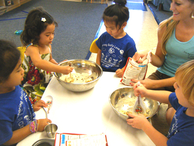 First Baptist Preschool of Haleiwa children make cookies